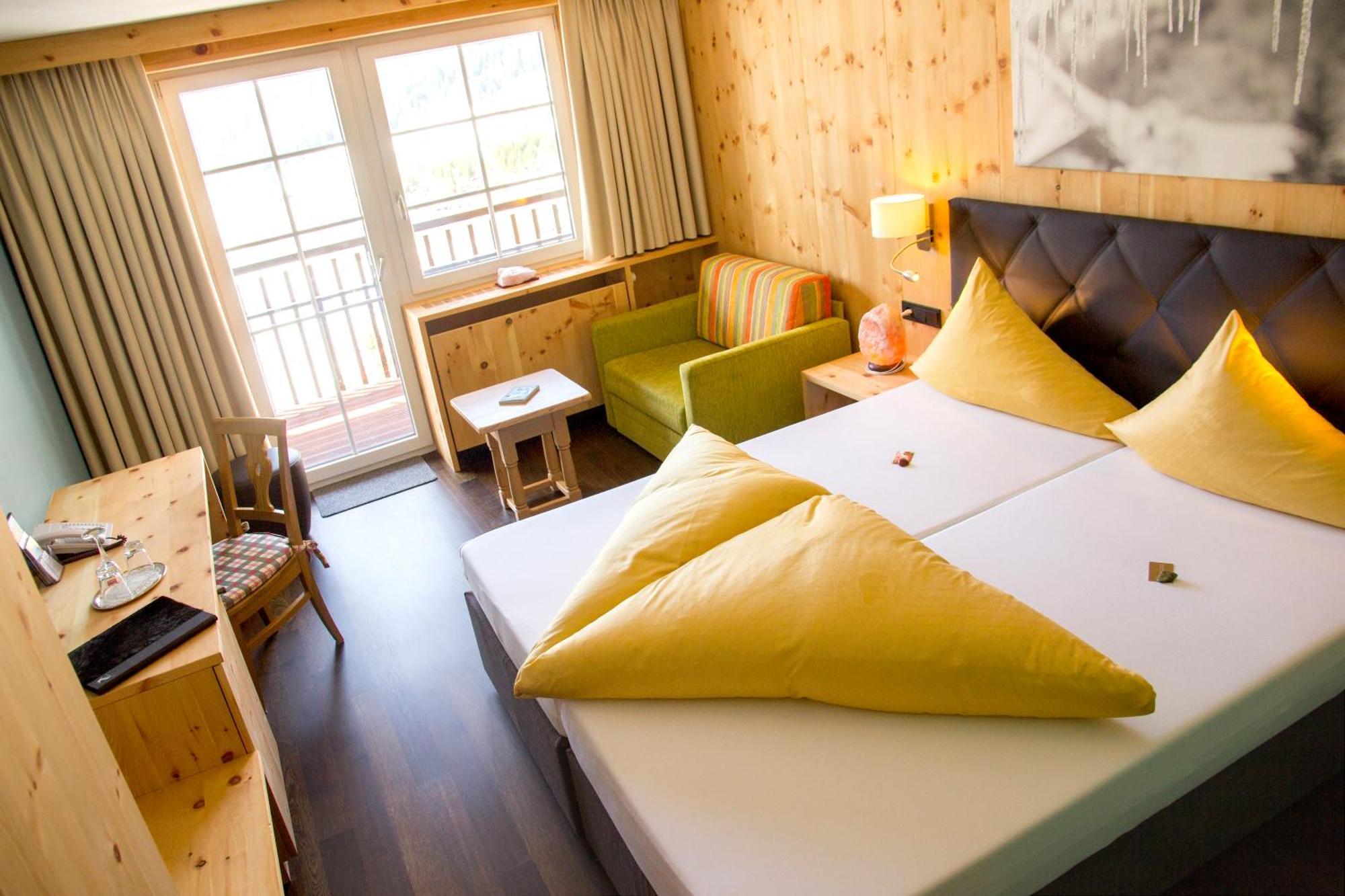 שטובן אם ארלברג Wohlfuehlhotel Hubertushof מראה חיצוני תמונה
