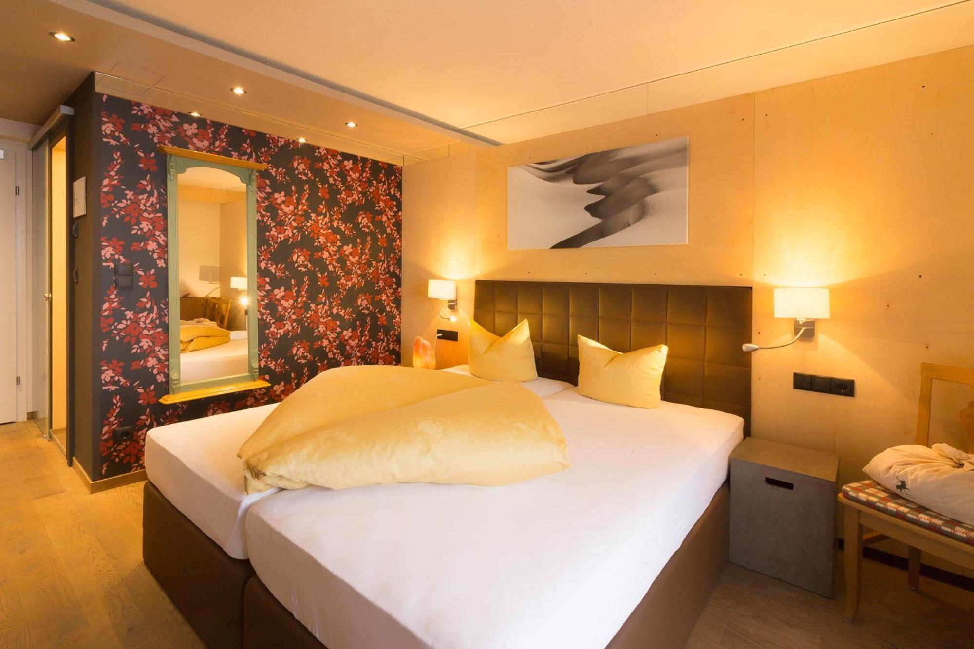 שטובן אם ארלברג Wohlfuehlhotel Hubertushof מראה חיצוני תמונה